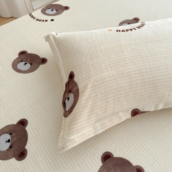 91家纺网 家纺一手货源 找家纺 翎盈家纺 2025新款加厚高克重牛奶绒枕头套 开心小熊