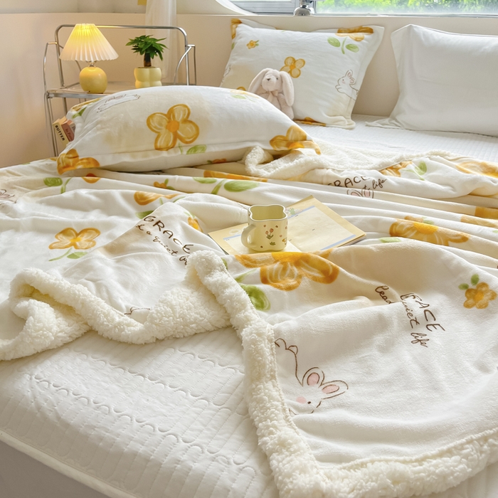 91家纺网 家纺一手货源 找家纺 沐慕 2025新款牛奶绒拼羊羔绒毛毯盖毯毯子 毛毯-花漾兔
