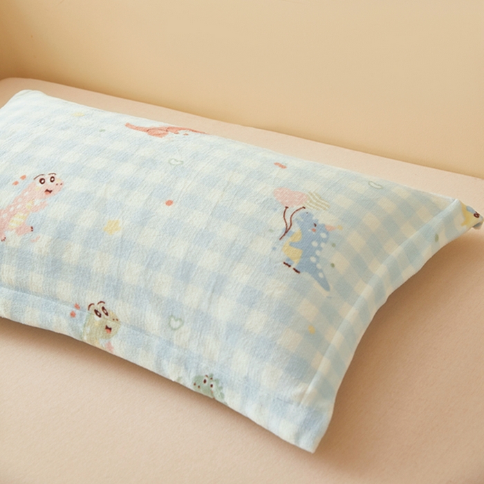 91家纺网 家纺一手货源 找家纺 翎盈家纺 2025新款加厚高克重牛奶绒枕头套 恐龙乐园