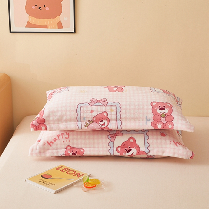 91家纺网 家纺一手货源 找家纺 翎盈家纺 2025新款加厚高克重牛奶绒枕头套 快乐回忆