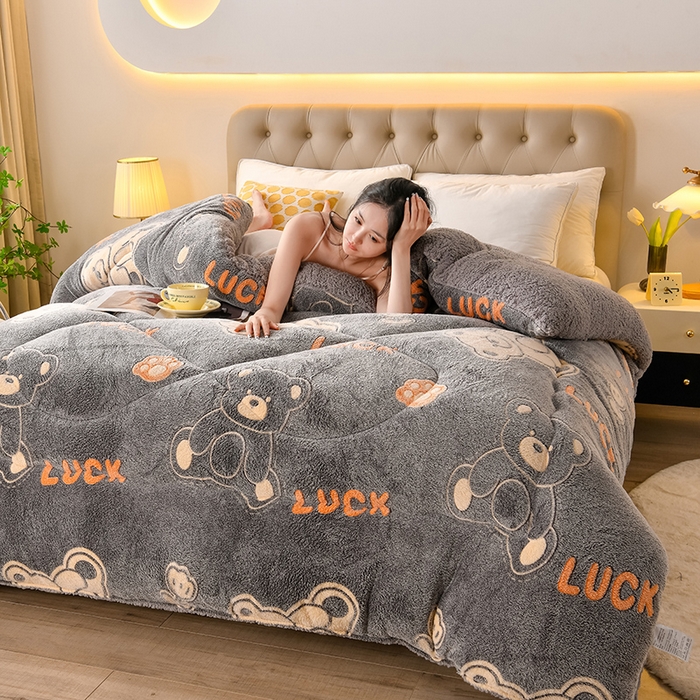 91家纺网 家纺一手货源 找家纺 金多美家纺 2025新款AB版雪花绒羊羔绒冬被被子被芯 幸福小熊