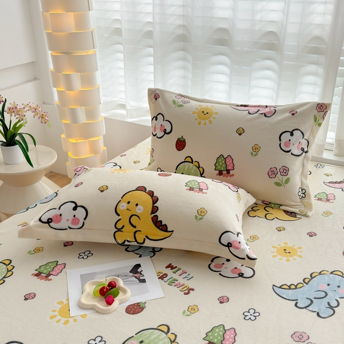 91家纺网 家纺一手货源 找家纺 翎盈家纺 2025新款加厚高克重牛奶绒枕头套 淘气恐龙