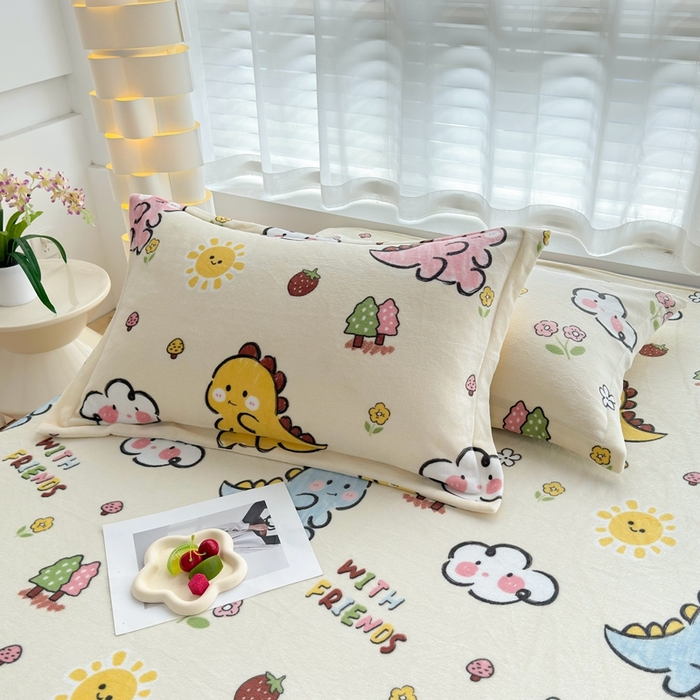 91家纺网 家纺一手货源 找家纺 翎盈家纺 2025新款加厚高克重牛奶绒枕头套 淘气恐龙