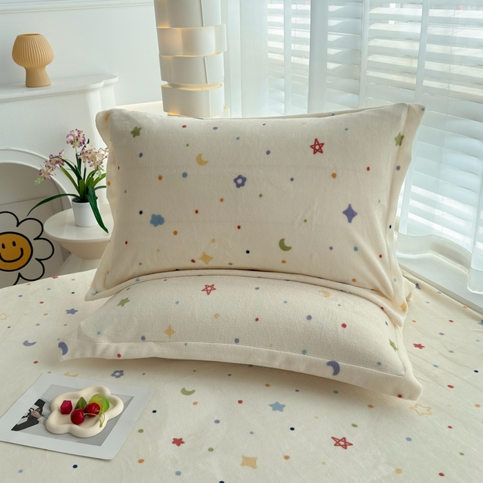 翎盈家纺 2025款加厚高克重牛奶绒枕头套 童话星空