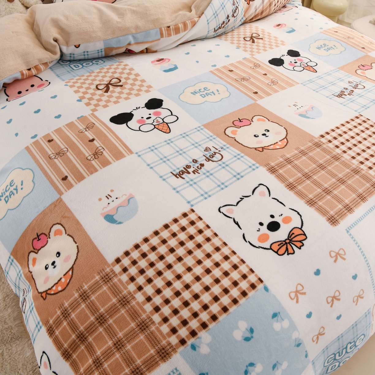 91家纺网 家纺一手货源 找家纺 紫月轩家纺 2025新款A类牛奶绒小清新印花四件套 萌宠小窝