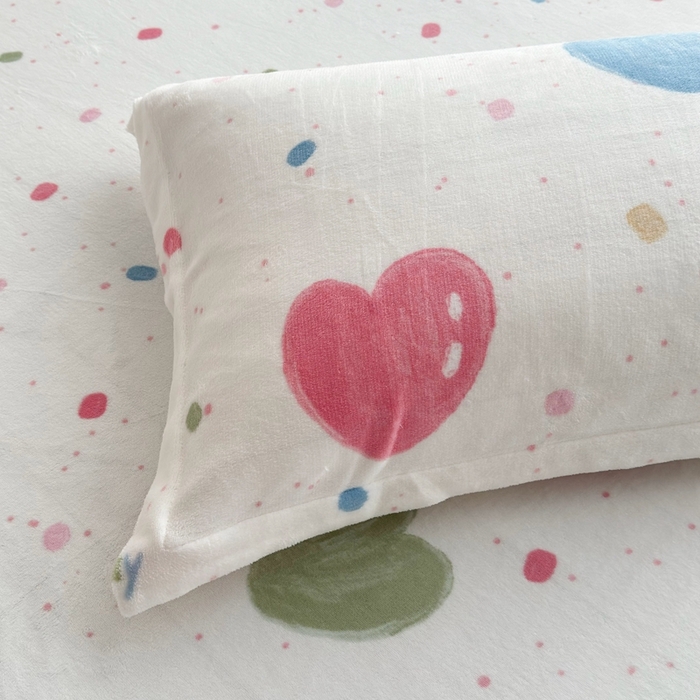 91家纺网 家纺一手货源 找家纺 翎盈家纺 2025新款加厚高克重牛奶绒枕头套 炫彩爱心