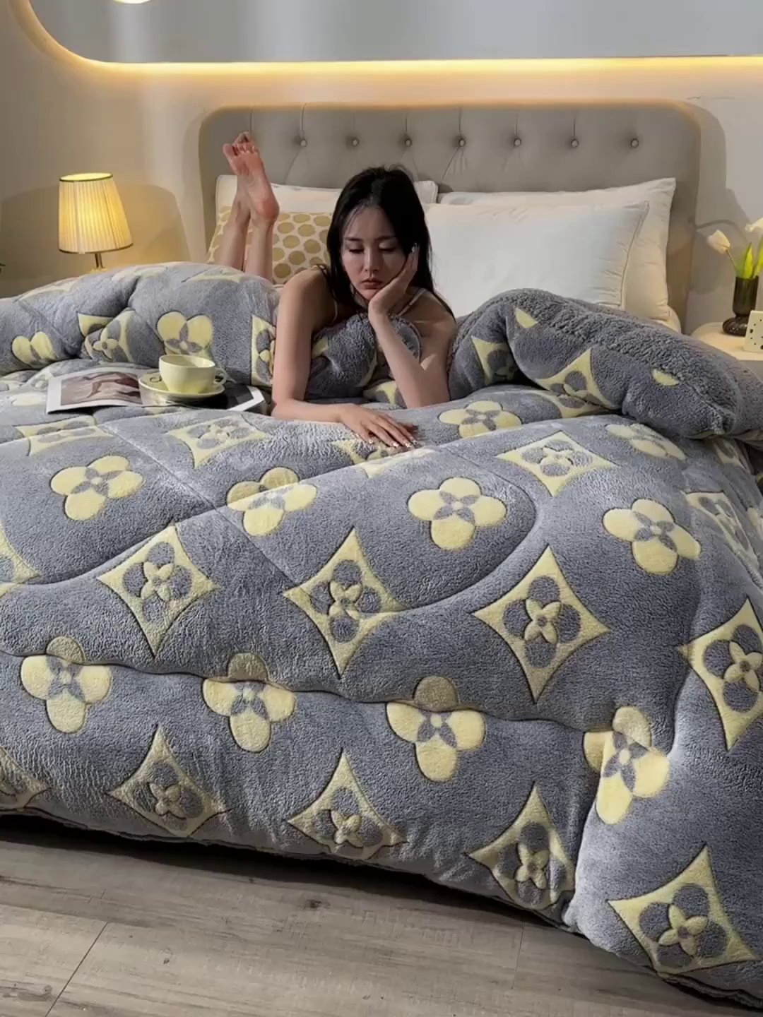 91家纺网 家纺一手货源 找家纺 金多美家纺 2025新款AB版雪花绒羊羔绒冬被被子被芯 时尚格调