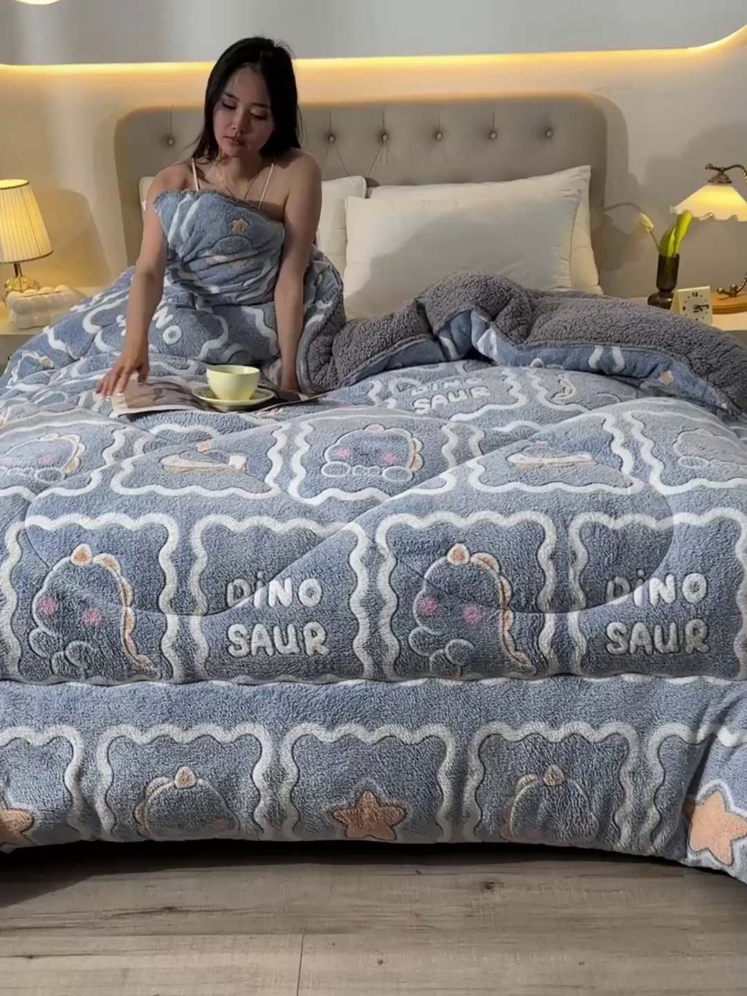 91家纺网 家纺一手货源 找家纺 金多美家纺 2025新款AB版雪花绒羊羔绒冬被被子被芯 恐龙宝贝