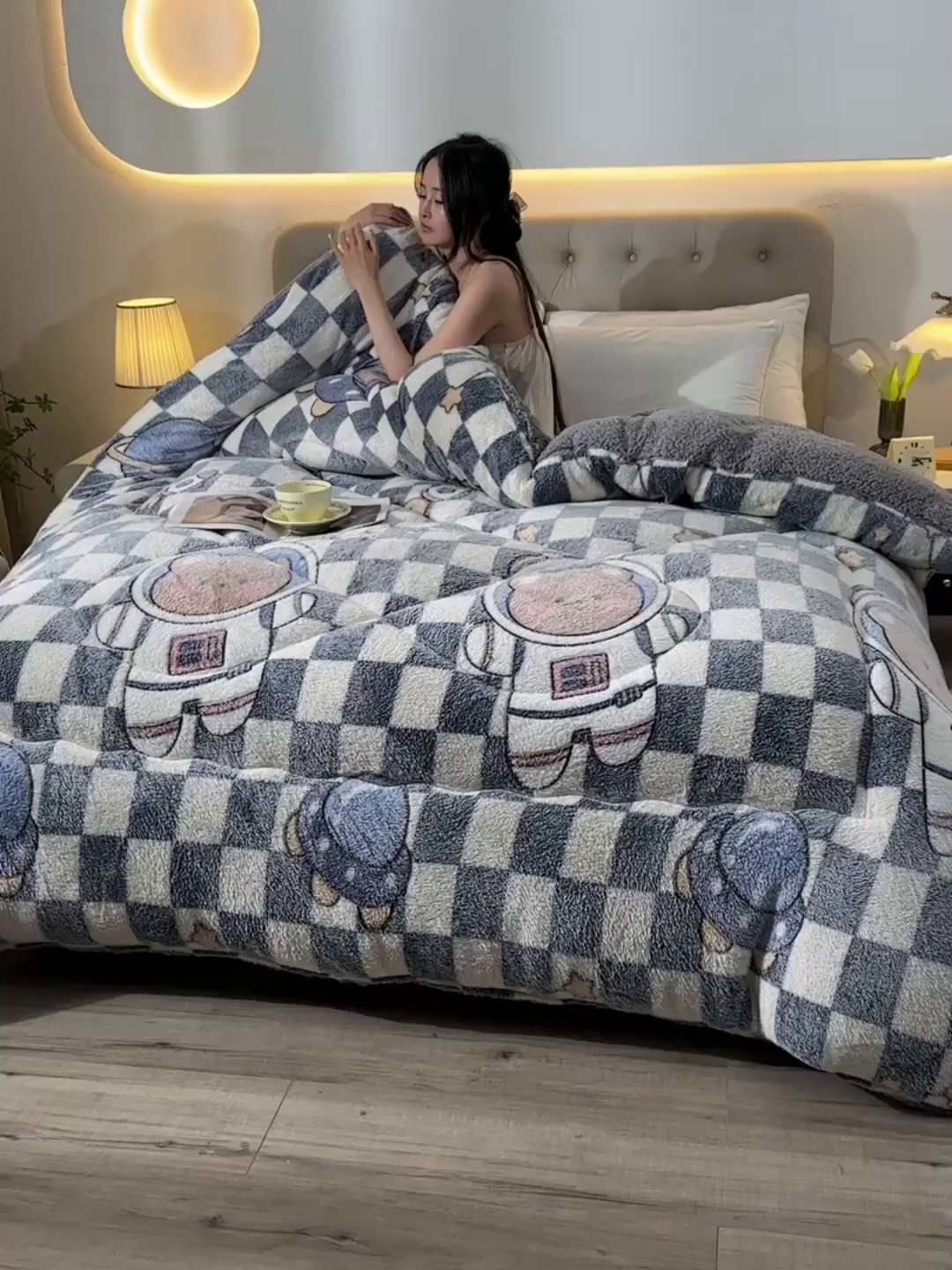 91家纺网 家纺一手货源 找家纺 金多美家纺 2025新款AB版雪花绒羊羔绒冬被被子被芯 宇航员
