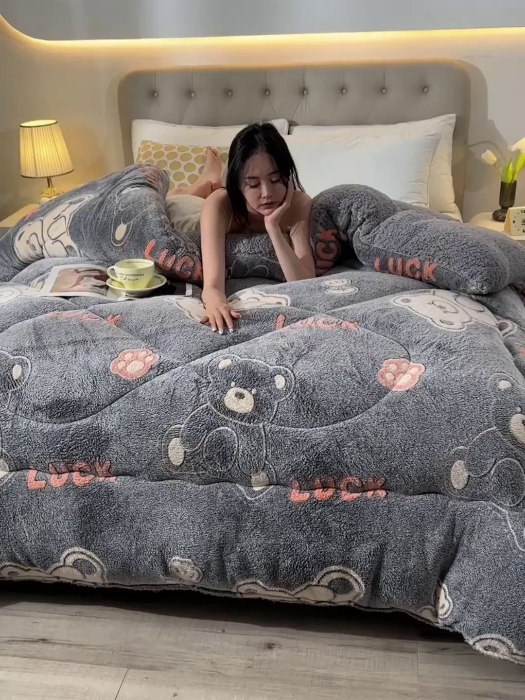 91家纺网 家纺一手货源 找家纺 金多美家纺 2025新款AB版雪花绒羊羔绒冬被被子被芯 幸福小熊