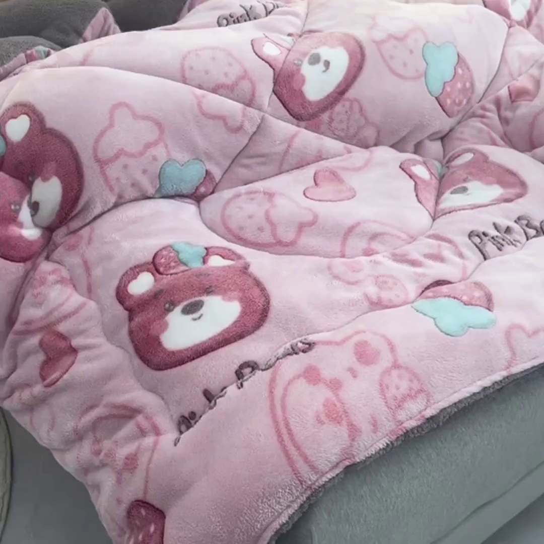 91家纺网 家纺一手货源 找家纺 金多美家纺 2025新款AB版雪花绒羊羔绒冬被被子被芯 草莓小熊