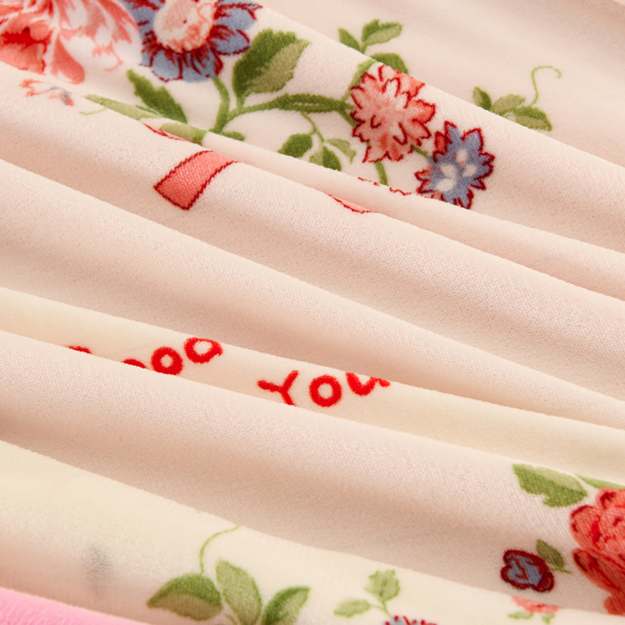 91家纺网 家纺一手货源 找家纺 紫月轩家纺 2025新款A类牛奶绒小清新印花四件套 花伴幸运