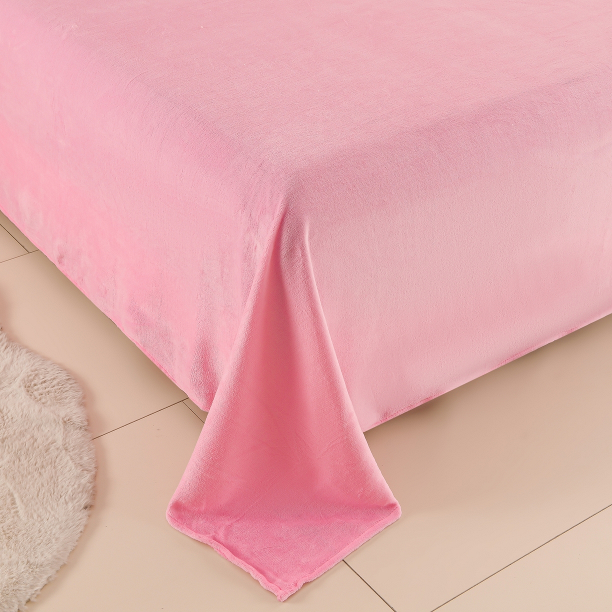 91家纺网 家纺一手货源 找家纺 紫月轩家纺 2025新款A类牛奶绒小清新印花四件套 花伴幸运