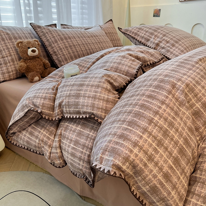 91家纺网 家纺一手货源 找家纺 莱茵家居 2025新款全棉磨毛贝壳边四件套 咖棕英伦