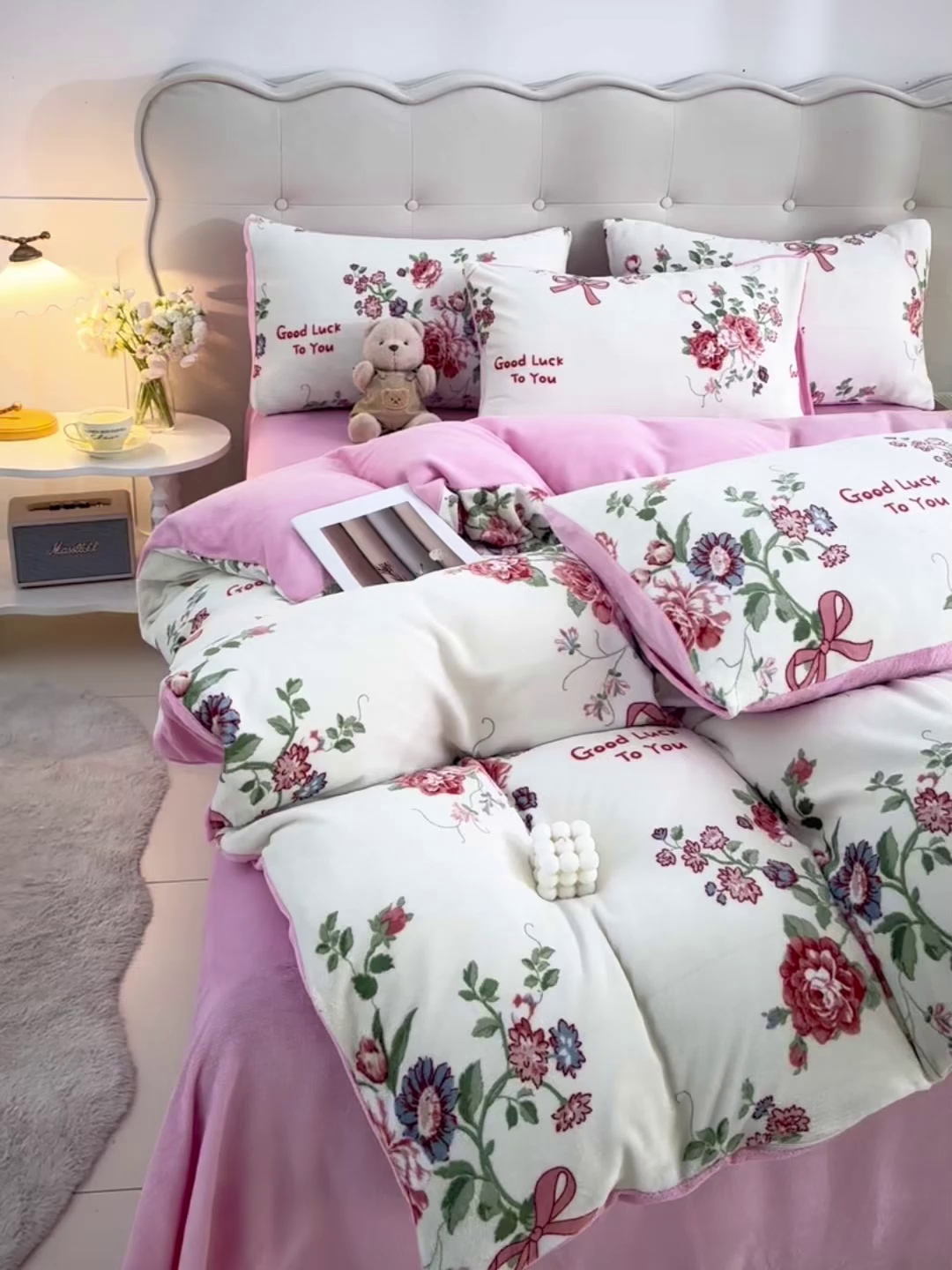 91家纺网 家纺一手货源 找家纺 紫月轩家纺 2025新款A类牛奶绒小清新印花四件套 花伴幸运