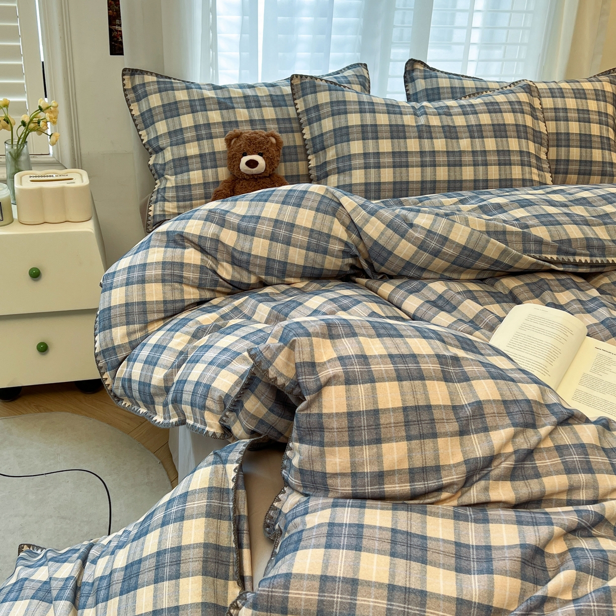 91家纺网 家纺一手货源 找家纺 莱茵家居 2025新款全棉磨毛贝壳边四件套 蓝黄格韵