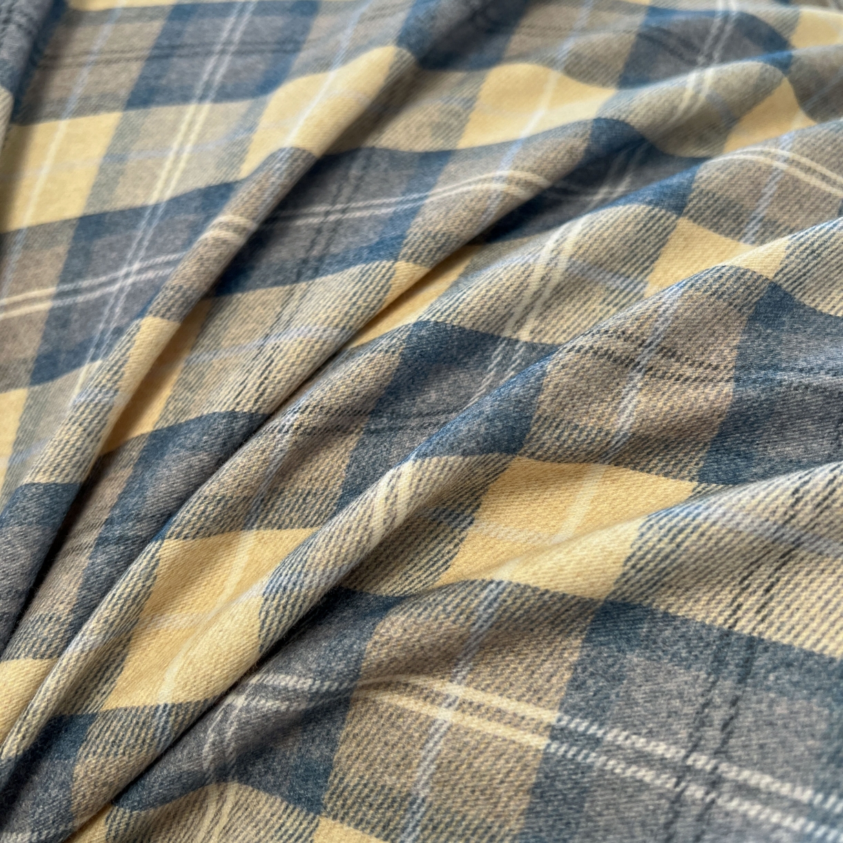 91家纺网 家纺一手货源 找家纺 莱茵家居 2025新款全棉磨毛贝壳边四件套 蓝黄格韵