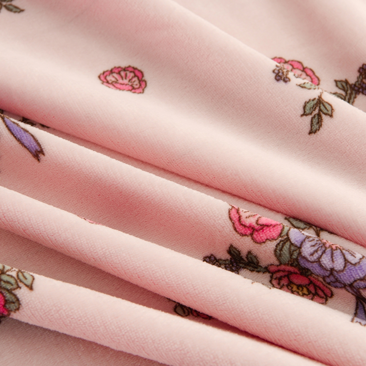 91家纺网 家纺一手货源 找家纺 紫月轩家纺 2025新款A类牛奶绒小清新印花四件套 粉色绮梦