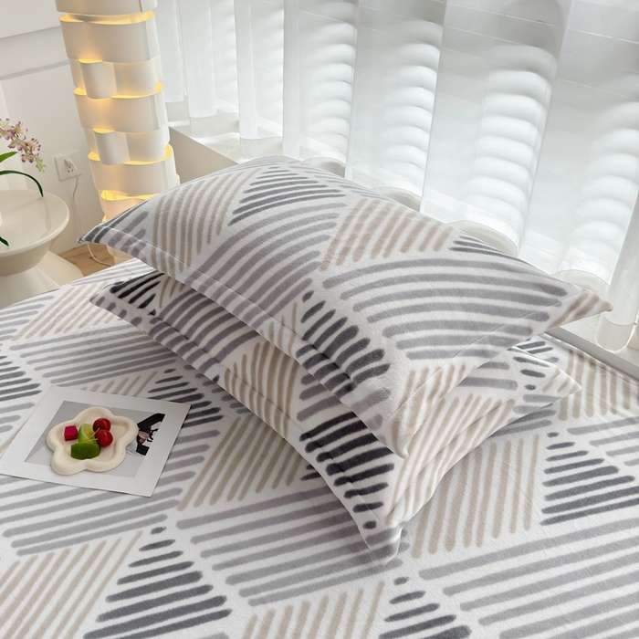 91家纺网 家纺一手货源 找家纺 翎盈家纺 2025新款加厚高克重牛奶绒枕头套 柏拉图-灰