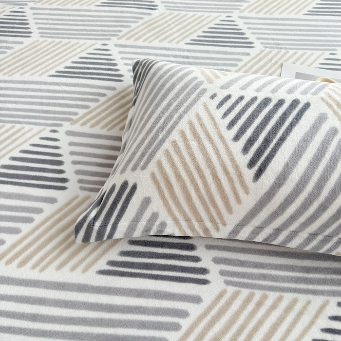 91家纺网 家纺一手货源 找家纺 翎盈家纺 2025新款加厚高克重牛奶绒枕头套 柏拉图-灰