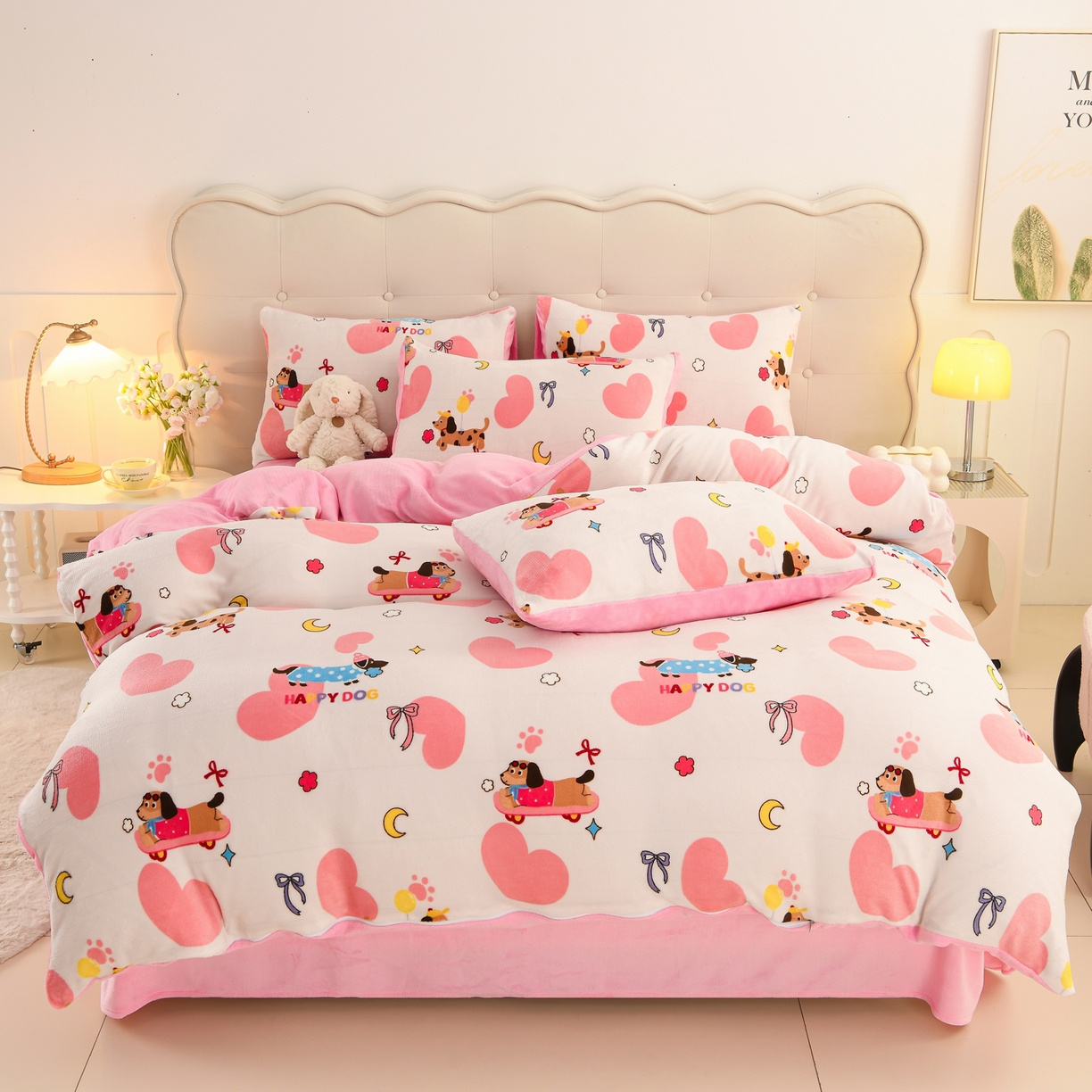 91家纺网 家纺一手货源 找家纺 紫月轩家纺 2025新款A类牛奶绒小清新印花四件套 小狗派对