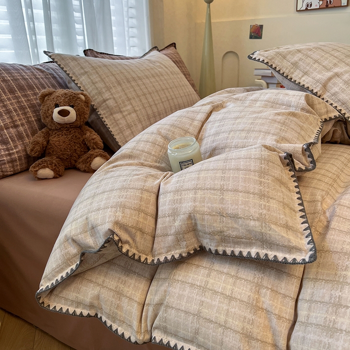 91家纺网 家纺一手货源 找家纺 莱茵家居 2025新款全棉磨毛贝壳边四件套 浅咖叠影