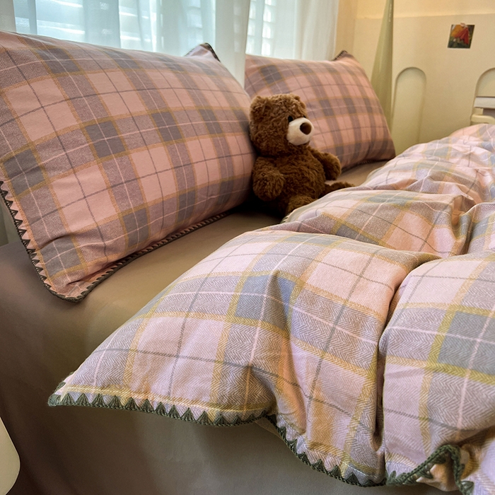 91家纺网 家纺一手货源 找家纺 莱茵家居 2025新款全棉磨毛贝壳边四件套 柔粉深砚