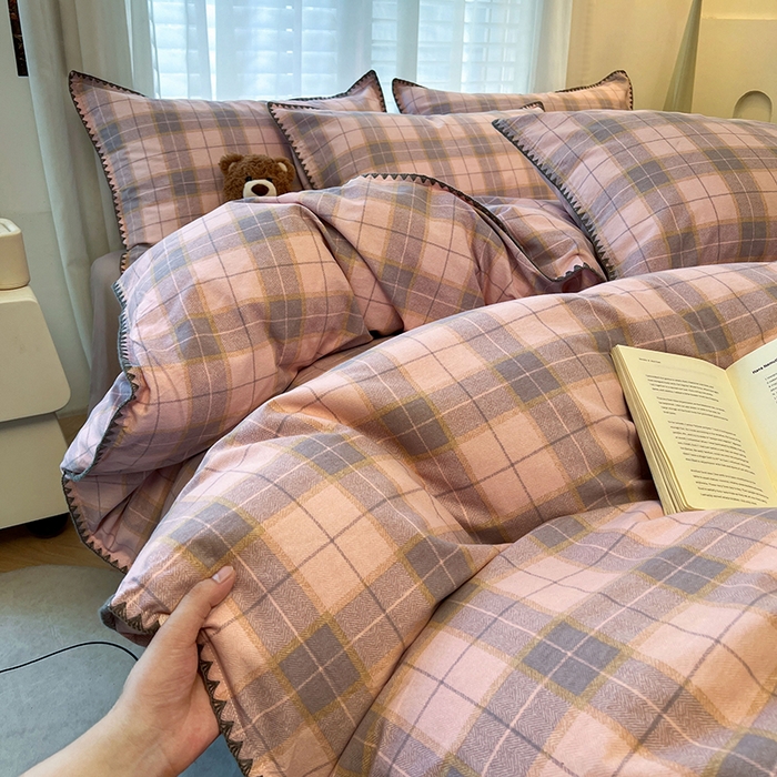 91家纺网 家纺一手货源 找家纺 莱茵家居 2025新款全棉磨毛贝壳边四件套 柔粉深砚