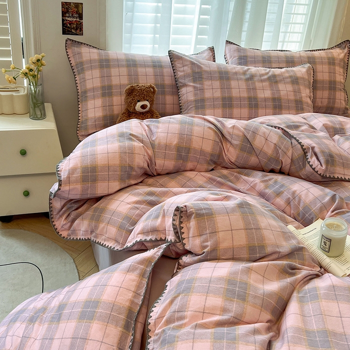 91家纺网 家纺一手货源 找家纺 莱茵家居 2025新款全棉磨毛贝壳边四件套 柔粉深砚