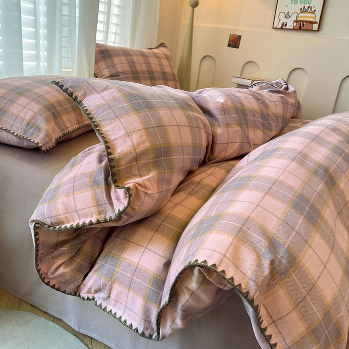 91家纺网 家纺一手货源 找家纺 莱茵家居 2025新款全棉磨毛贝壳边四件套 柔粉深砚