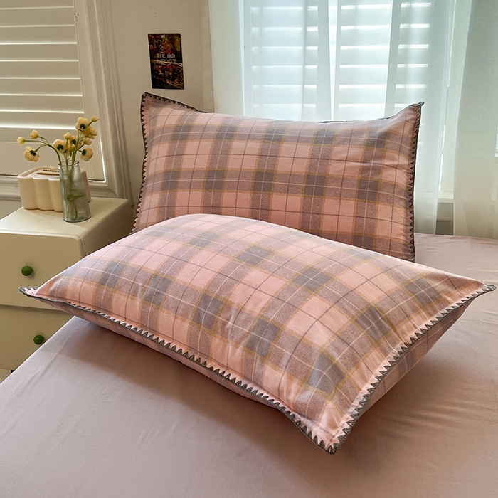 91家纺网 家纺一手货源 找家纺 莱茵家居 2025新款全棉磨毛贝壳边四件套 柔粉深砚