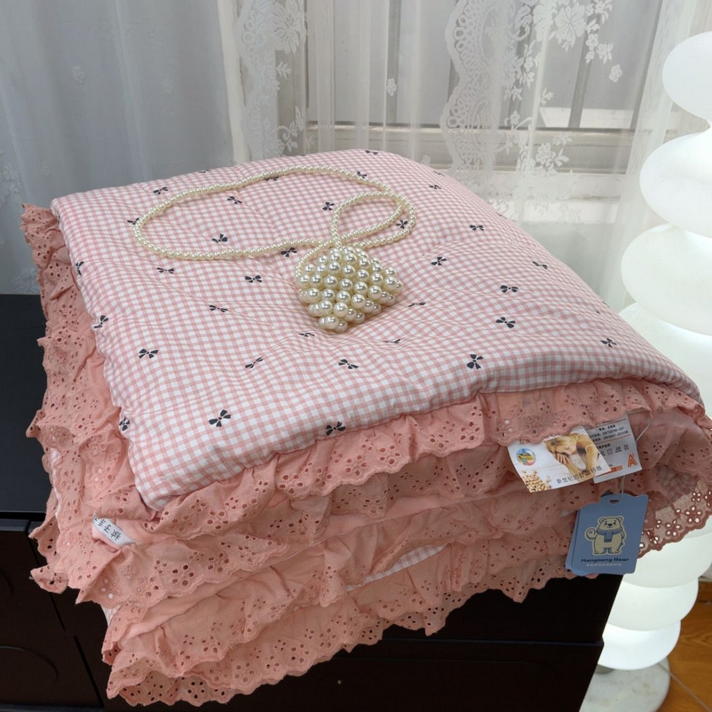 91家纺网 家纺一手货源 找家纺 （总）暖居 2025新款纯棉花边款春秋豆豆被四季通用