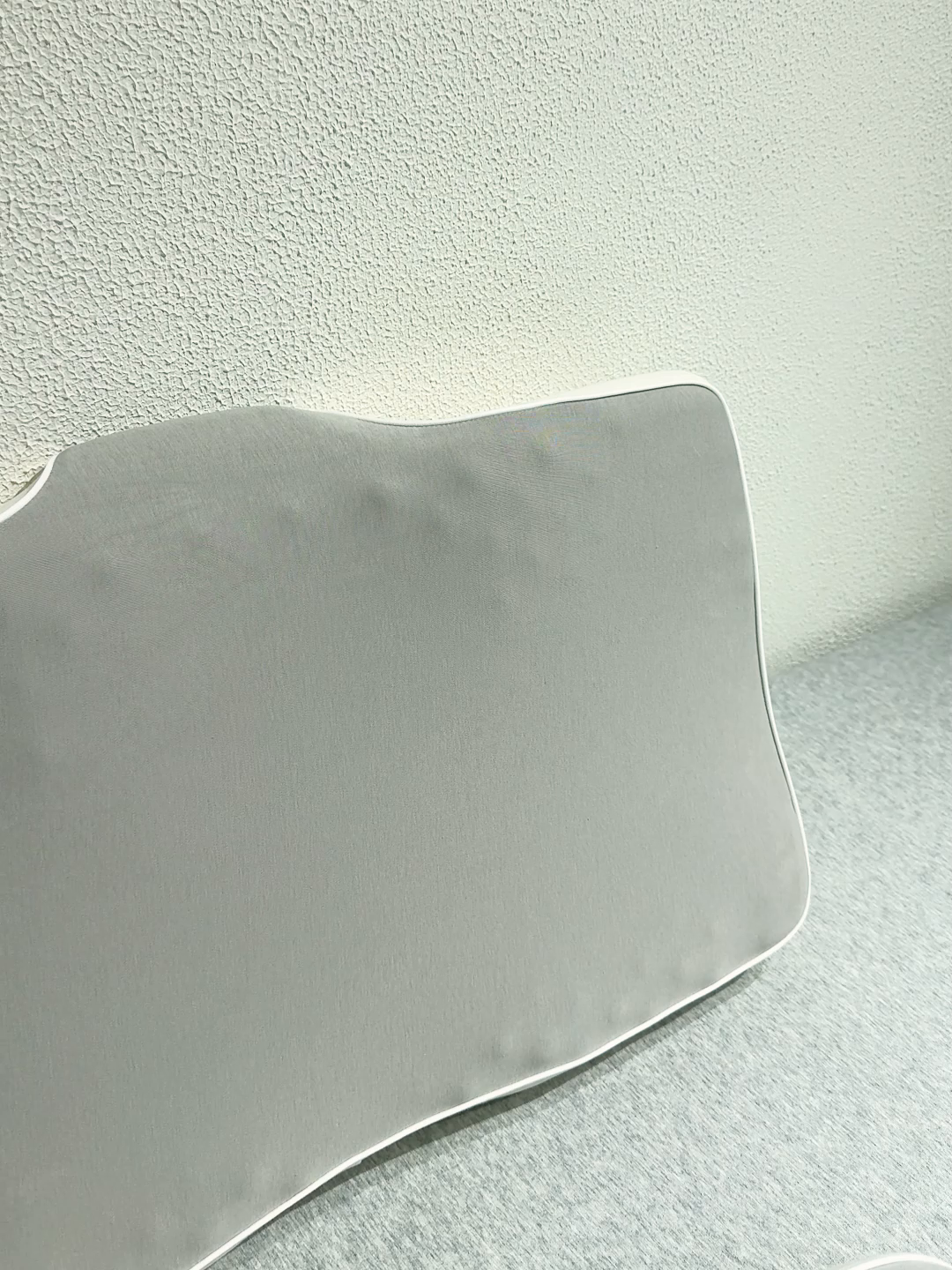 91家纺网 家纺一手货源 找家纺 （总）仁宇枕业 2025新款按摩防酣透气护颈记忆棉枕枕头枕芯