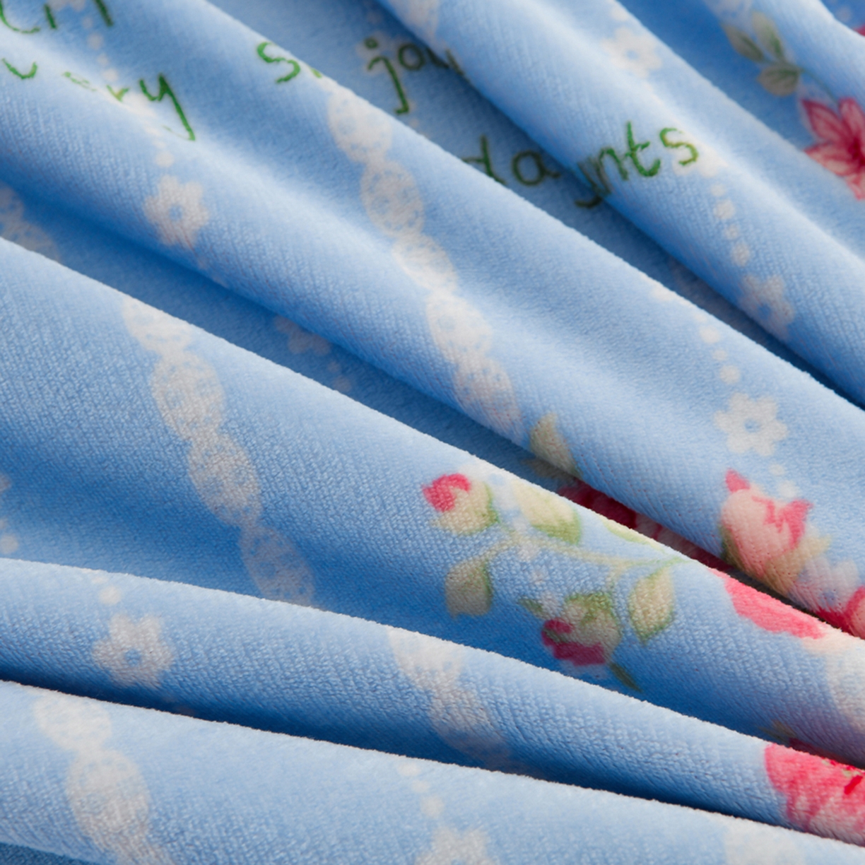 91家纺网 家纺一手货源 找家纺 紫月轩家纺 2025新款A类牛奶绒小清新印花四件套 浅蓝玫瑰