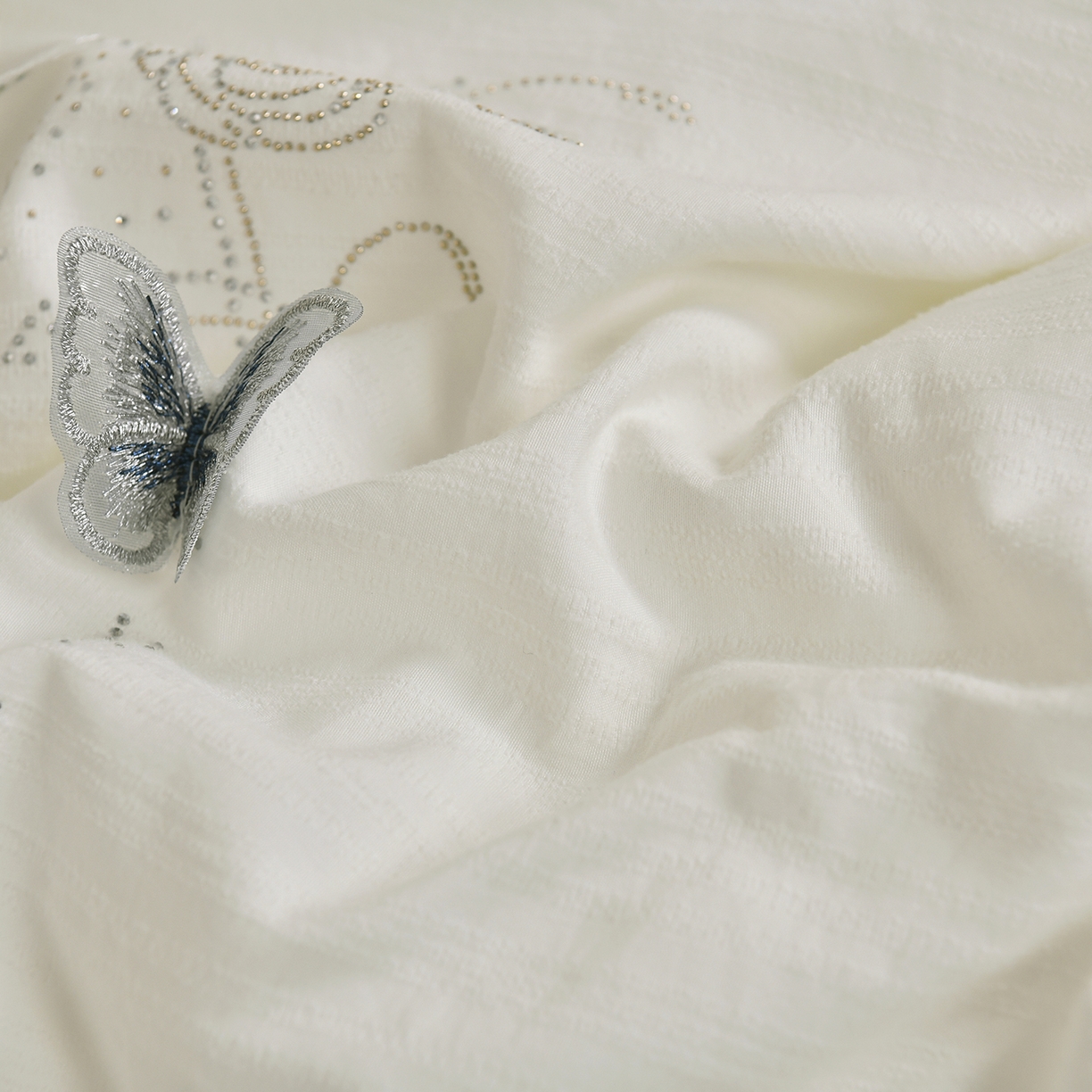 91家纺网 家纺一手货源 找家纺 （总）典曼家纺 2025新款A类立体提花烫钻被被子被芯-蝶恋花