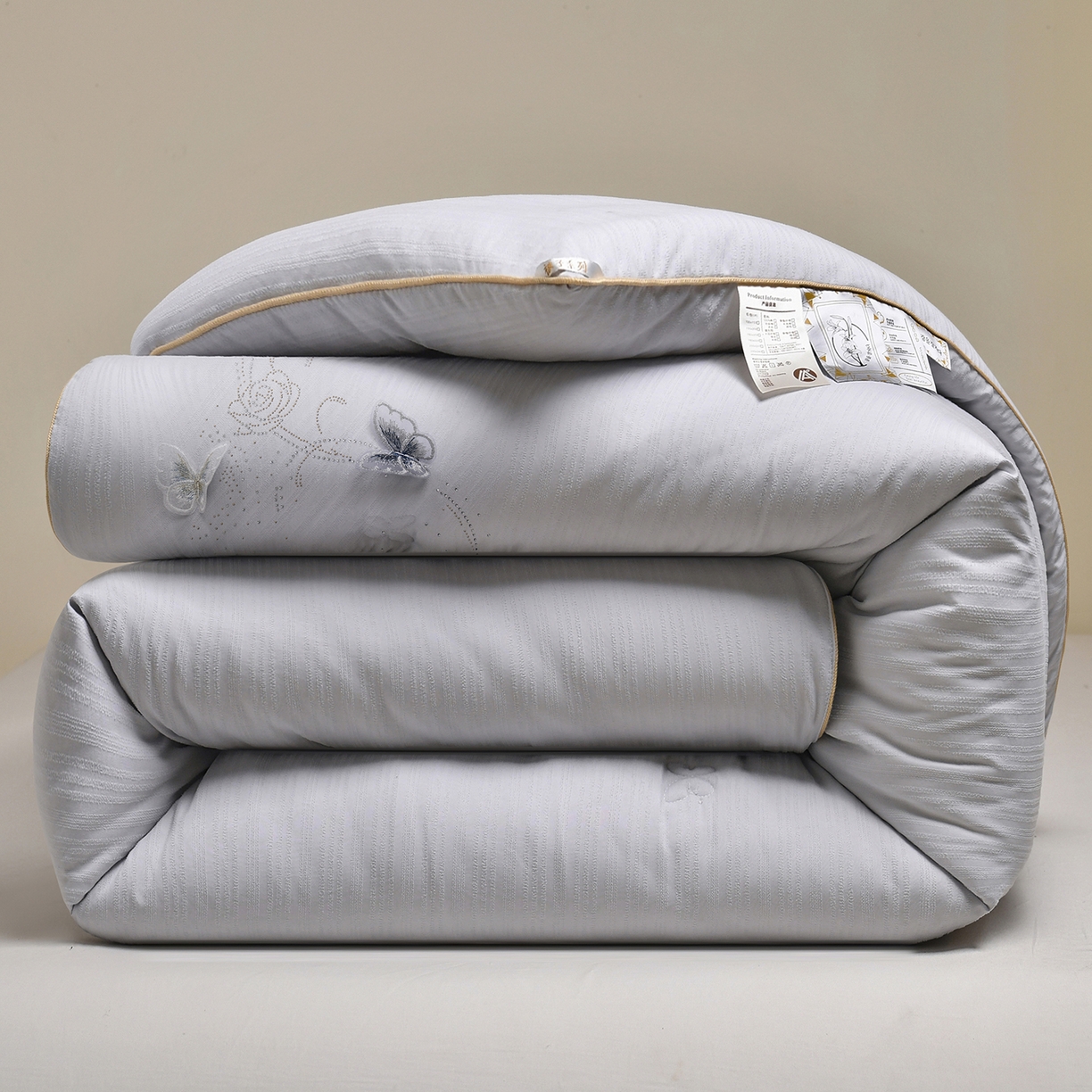 91家纺网 家纺一手货源 找家纺 （总）典曼家纺 2025新款A类立体提花烫钻被被子被芯-蝶恋花