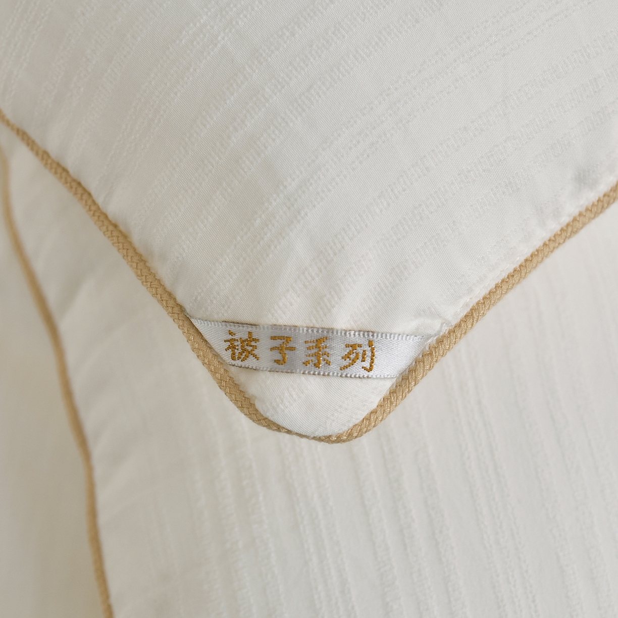 91家纺网 家纺一手货源 找家纺 （总）典曼家纺 2025新款A类立体提花烫钻被被子被芯-蝶恋花