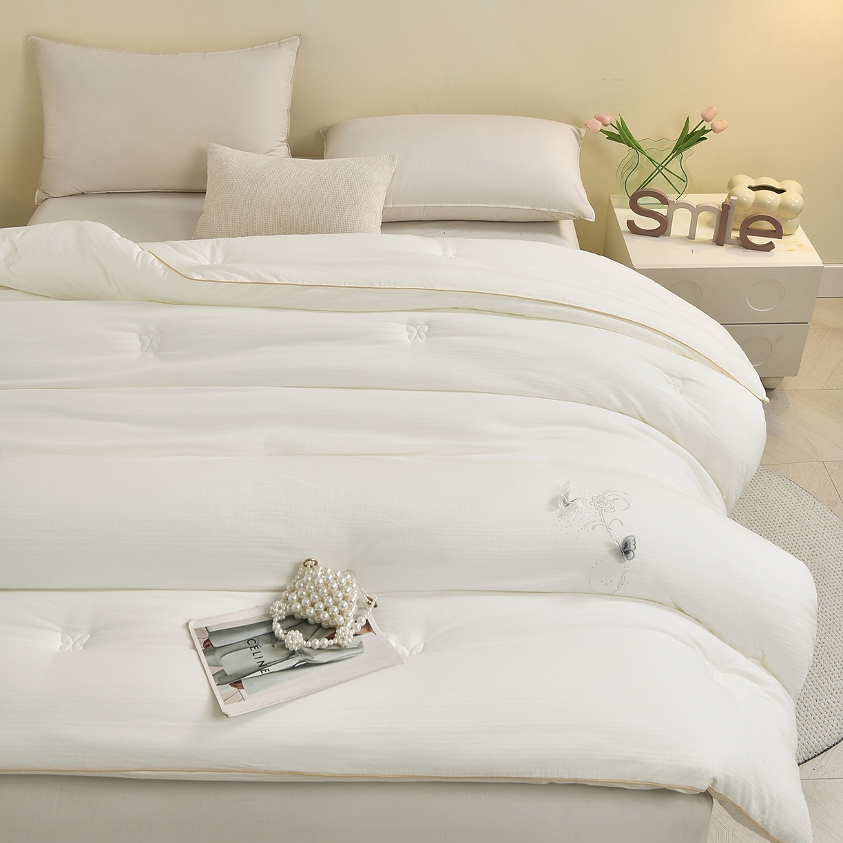 91家纺网 家纺一手货源 找家纺 典曼家纺 2025新款A类立体提花烫钻被被子被芯-蝶恋花 蝶恋花奶昔白