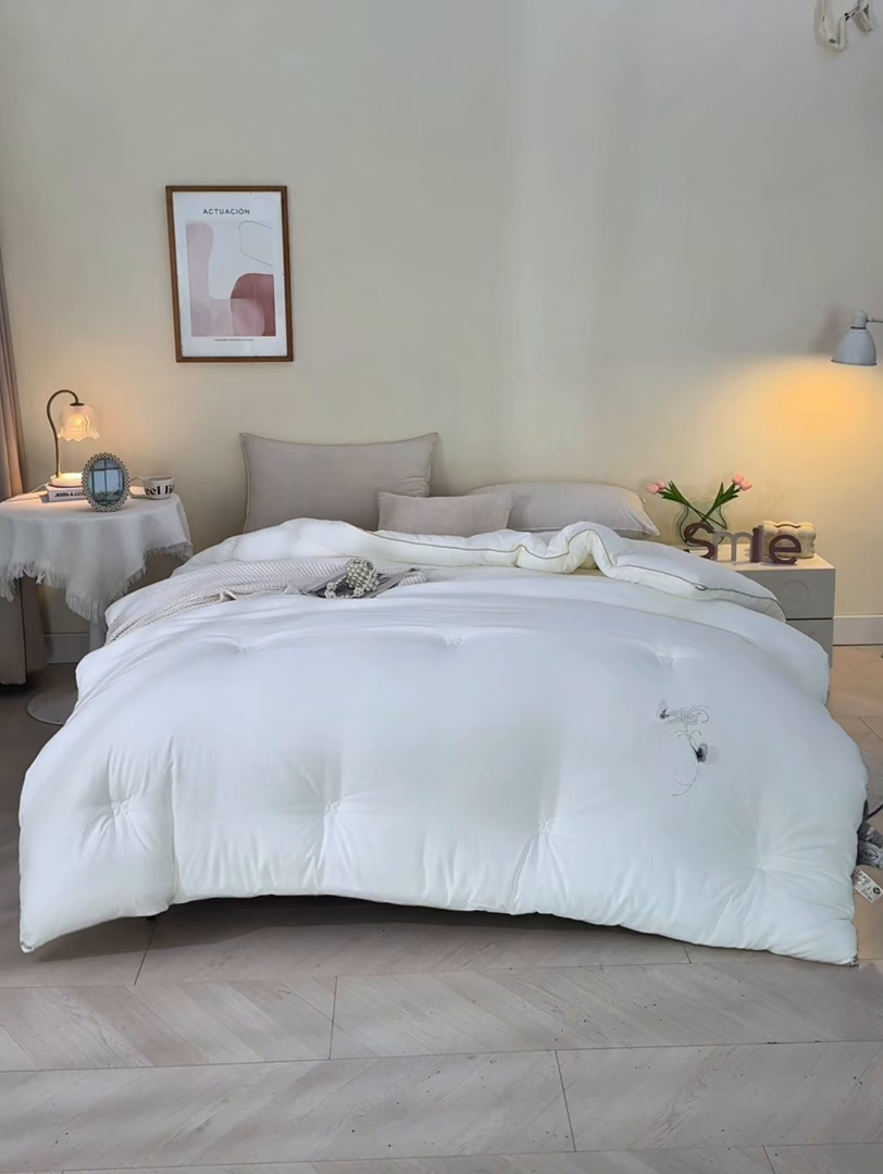 91家纺网 家纺一手货源 找家纺 （总）典曼家纺 2025新款A类立体提花烫钻被被子被芯-蝶恋花