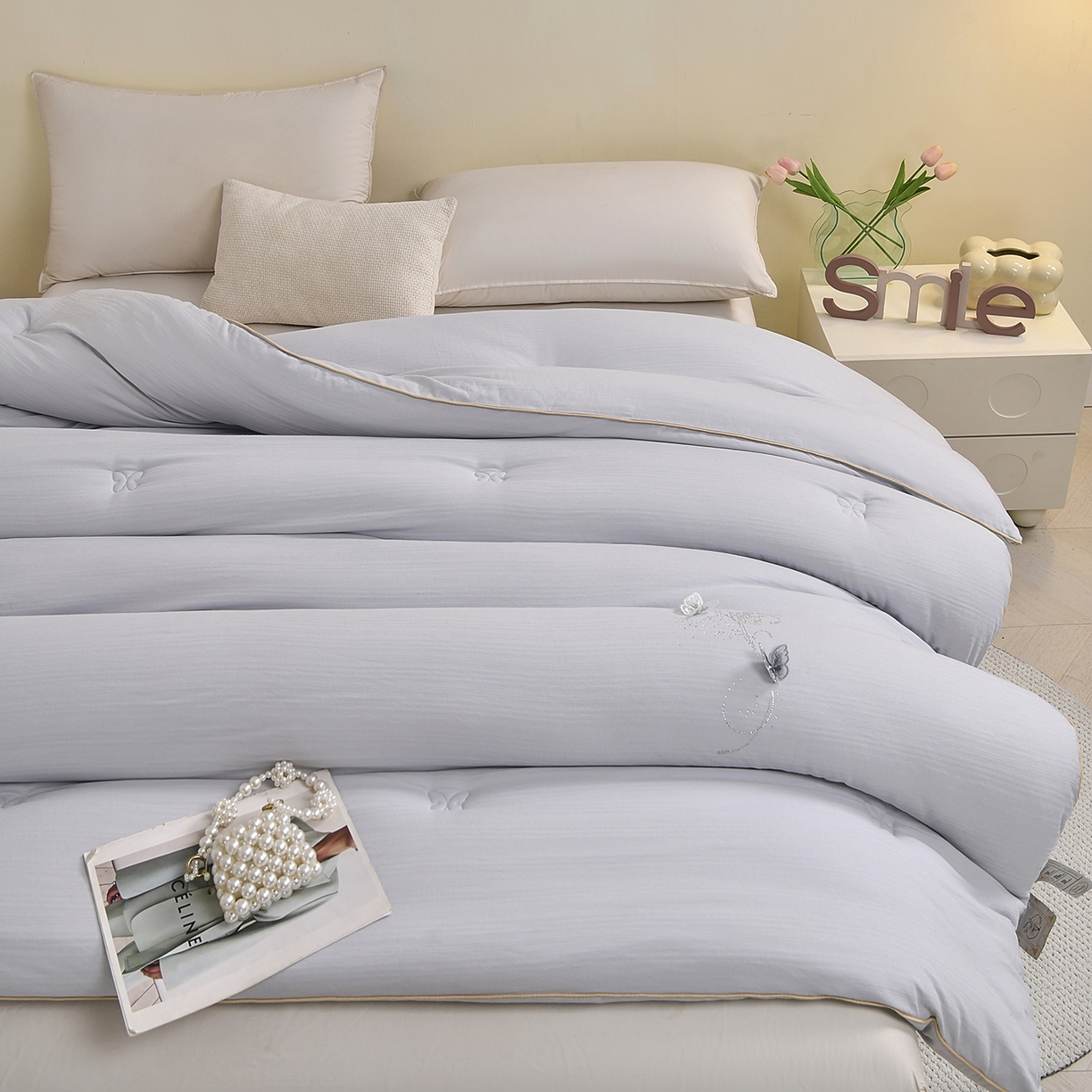 91家纺网 家纺一手货源 找家纺 典曼家纺 2025新款A类立体提花烫钻被被子被芯-蝶恋花 蝶恋花星空灰