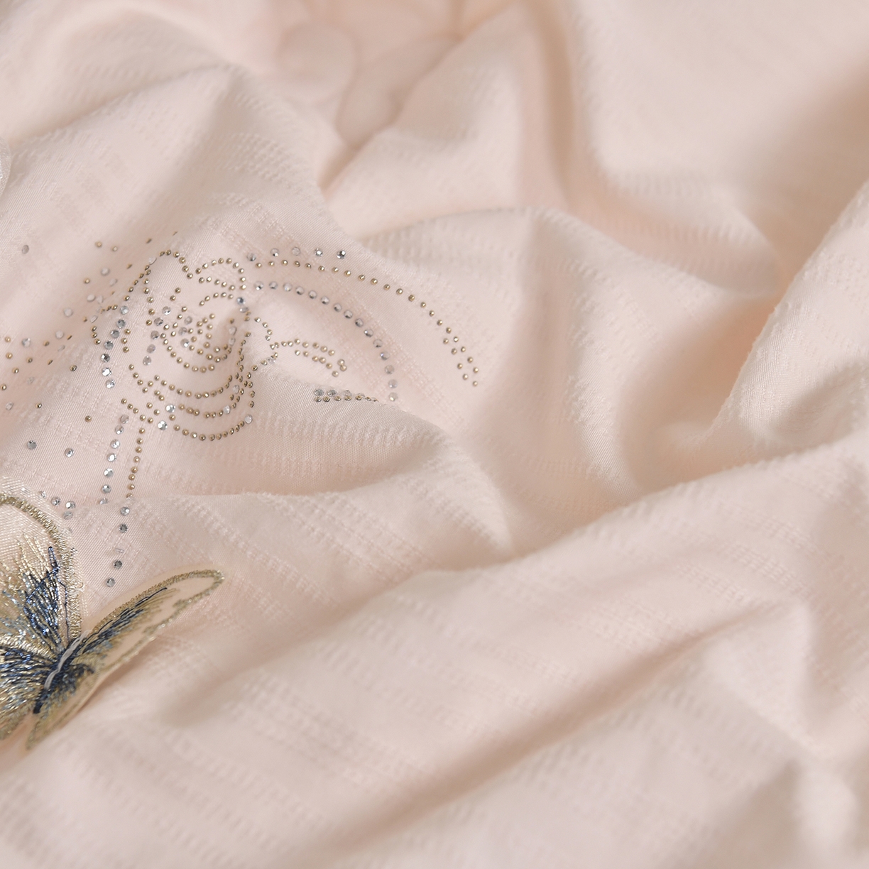 91家纺网 家纺一手货源 找家纺 典曼家纺 2025新款A类立体提花烫钻被被子被芯-蝶恋花 蝶恋花胭脂玉