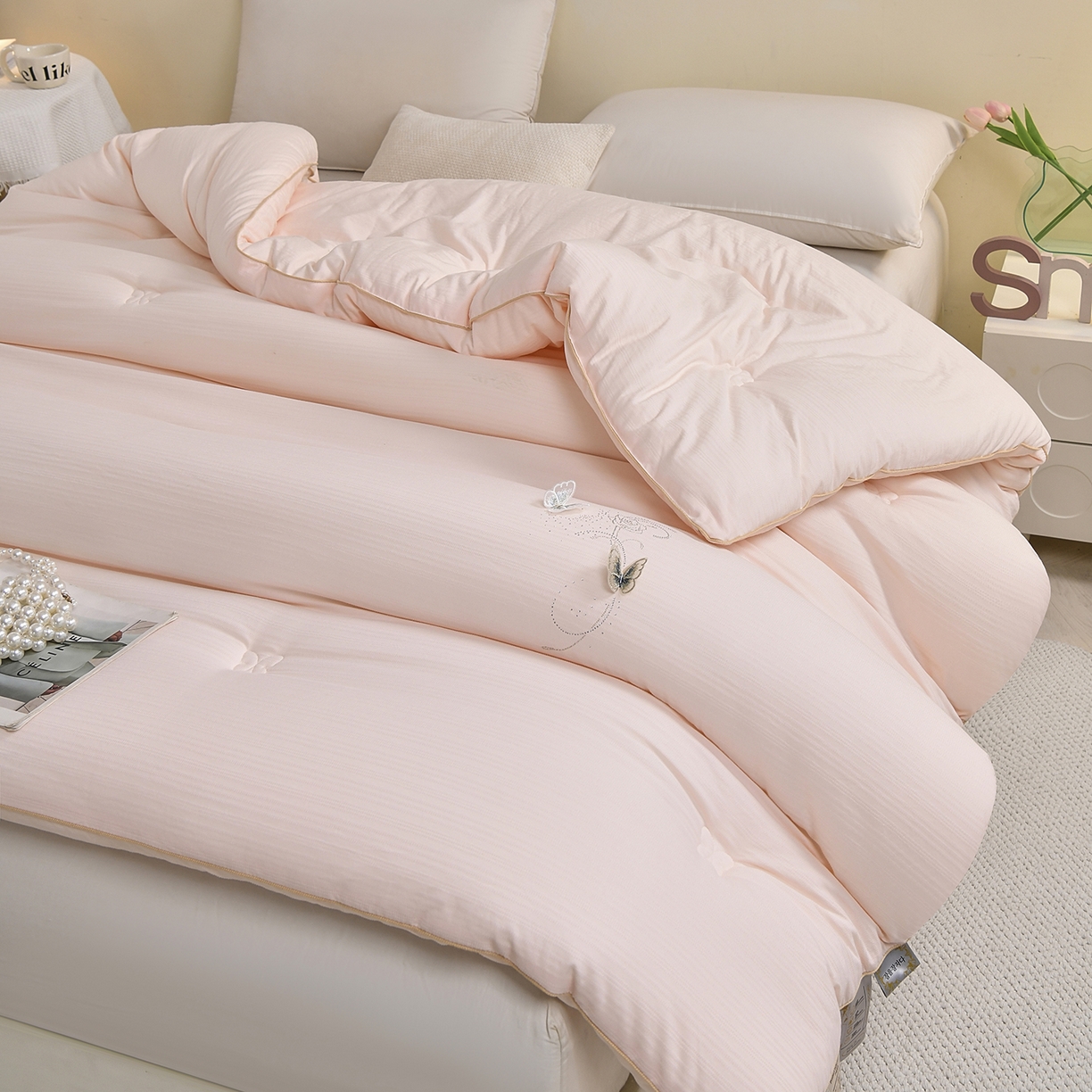 91家纺网 家纺一手货源 找家纺 典曼家纺 2025新款A类立体提花烫钻被被子被芯-蝶恋花 蝶恋花胭脂玉