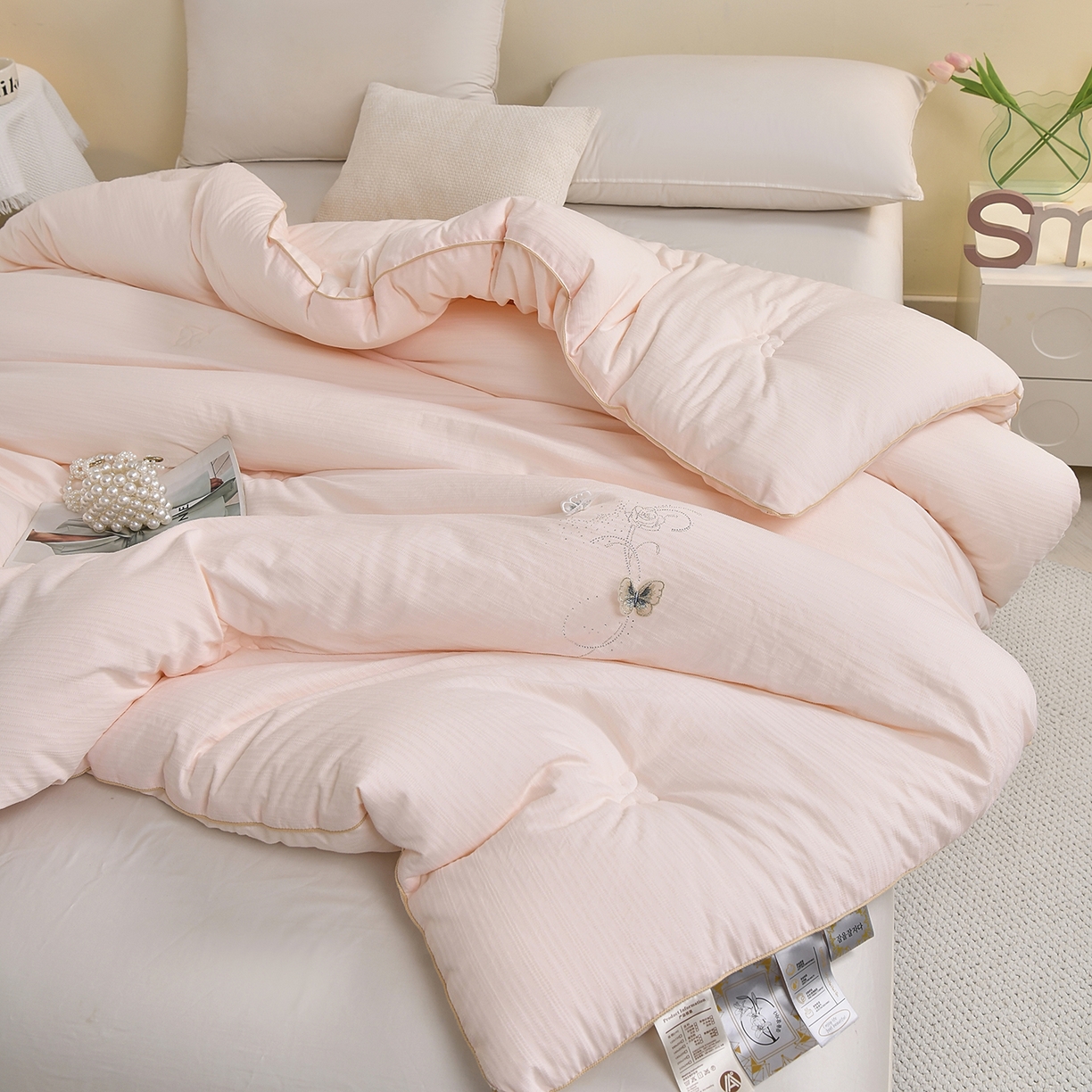 91家纺网 家纺一手货源 找家纺 典曼家纺 2025新款A类立体提花烫钻被被子被芯-蝶恋花 蝶恋花胭脂玉