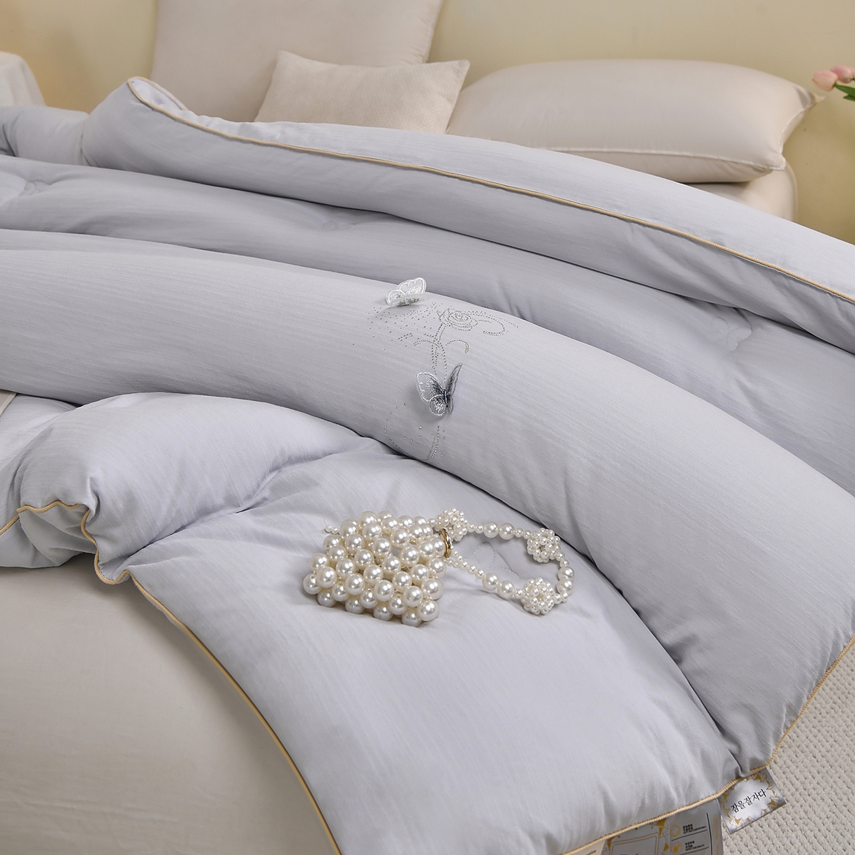 91家纺网 家纺一手货源 找家纺 典曼家纺 2025新款A类立体提花烫钻被被子被芯-蝶恋花 蝶恋花星空灰