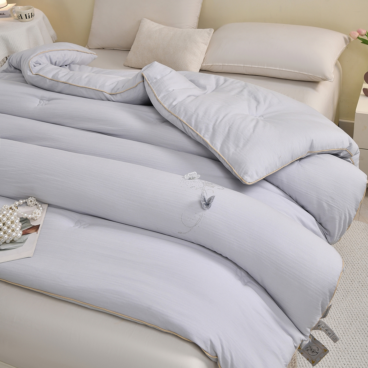 91家纺网 家纺一手货源 找家纺 典曼家纺 2025新款A类立体提花烫钻被被子被芯-蝶恋花 蝶恋花星空灰