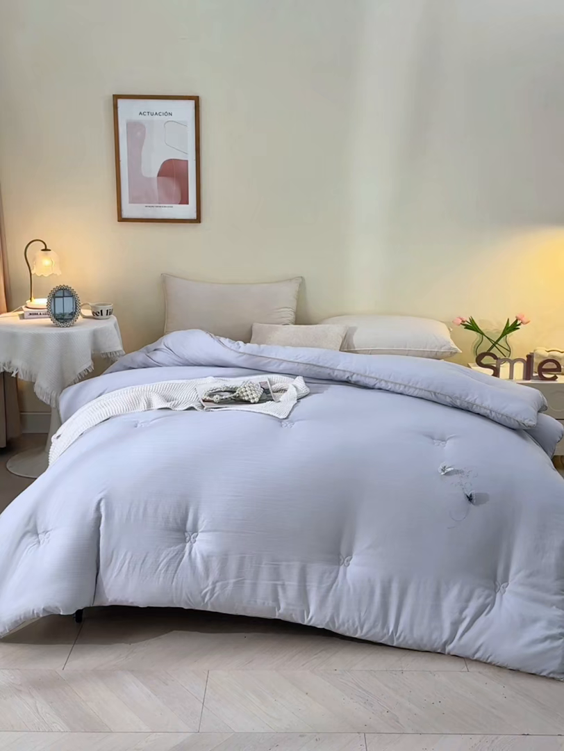 91家纺网 家纺一手货源 找家纺 典曼家纺 2025新款A类立体提花烫钻被被子被芯-蝶恋花 蝶恋花星空灰