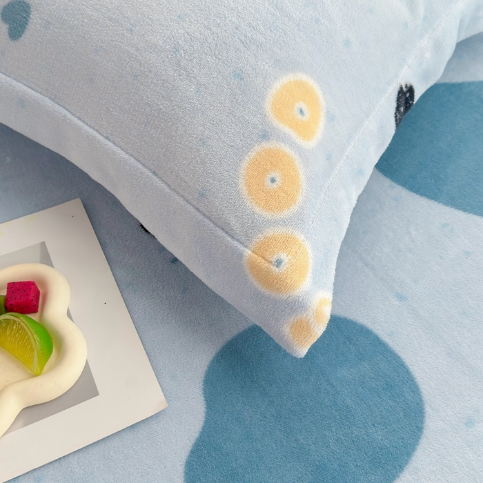 91家纺网 家纺一手货源 找家纺 翎盈家纺 2025新款加厚高克重牛奶绒枕头套 帕恰狗-蓝