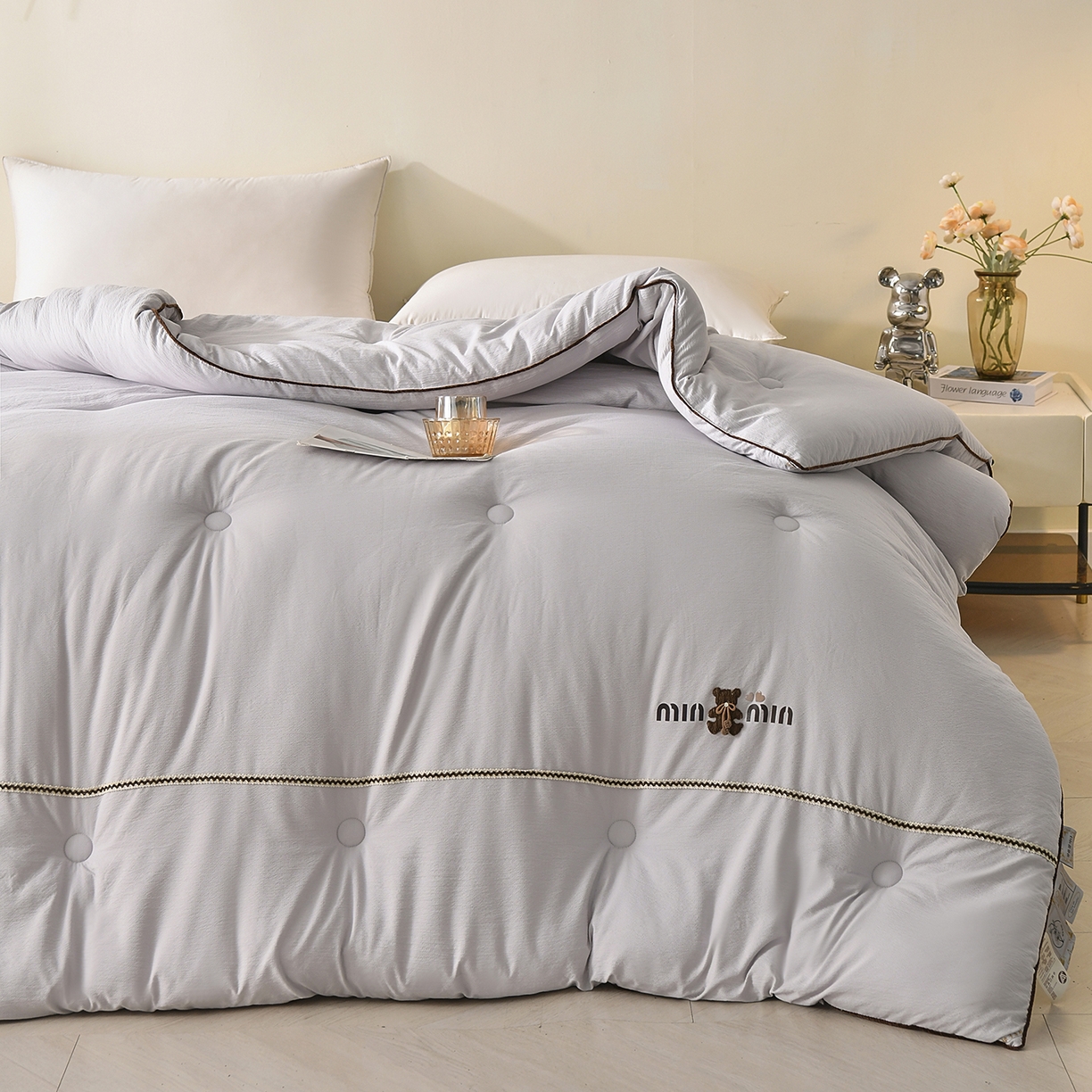 91家纺网 家纺一手货源 找家纺 典曼家纺 2025新款蕾丝球球熊被子被芯 蕾丝球球熊 星空灰