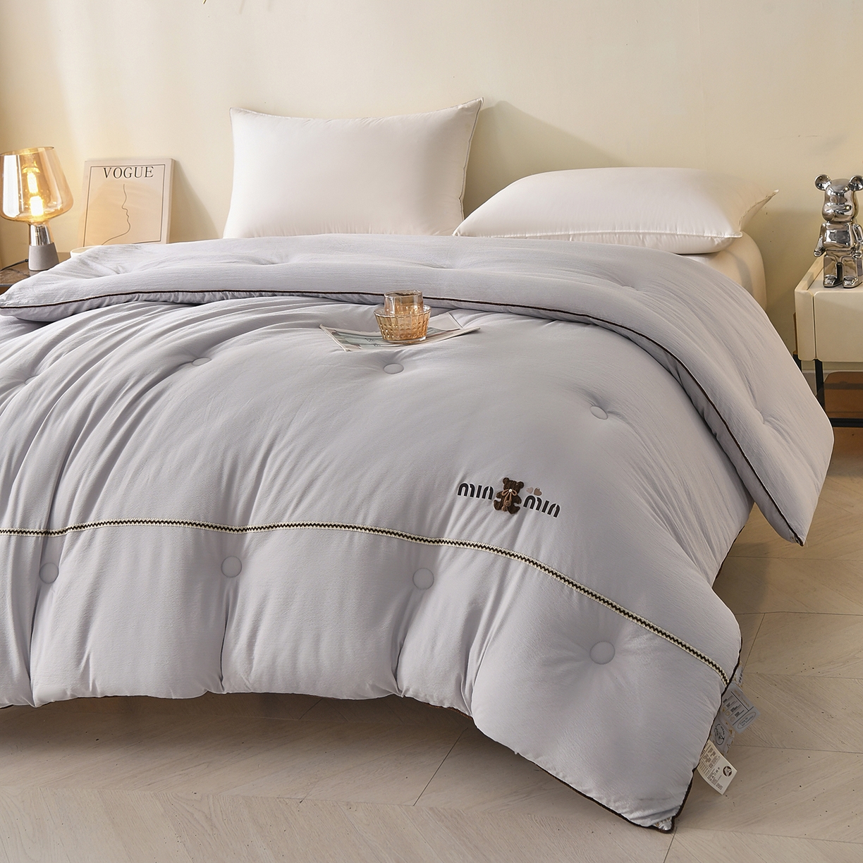 91家纺网 家纺一手货源 找家纺 典曼家纺 2025新款蕾丝球球熊被子被芯 蕾丝球球熊 星空灰