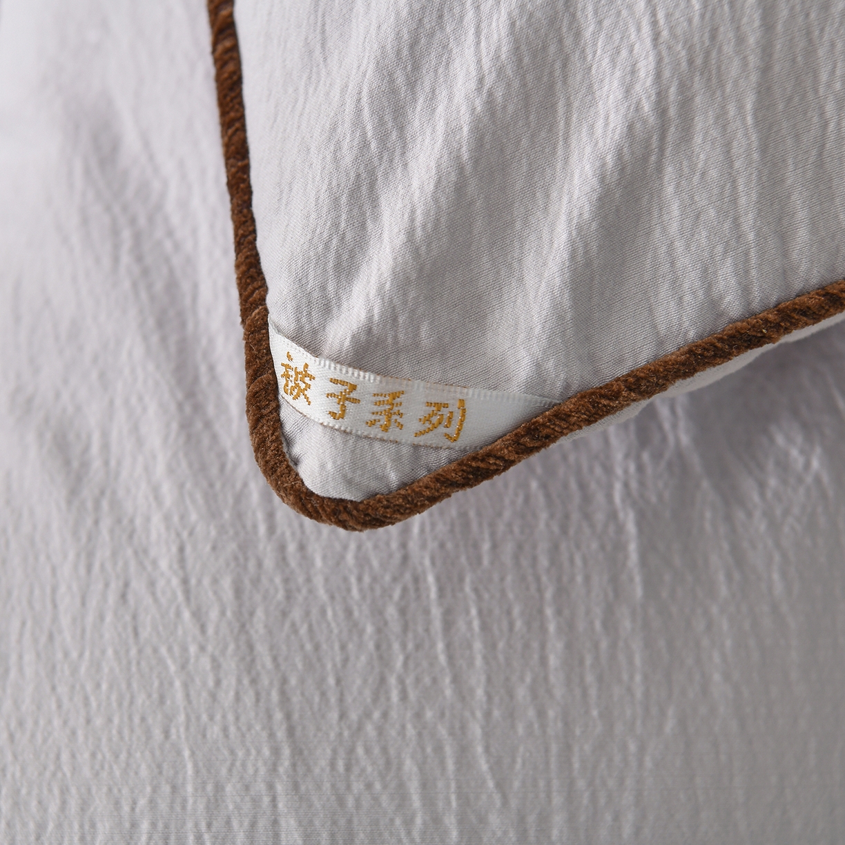 91家纺网 家纺一手货源 找家纺 典曼家纺 2025新款蕾丝球球熊被子被芯 蕾丝球球熊 星空灰